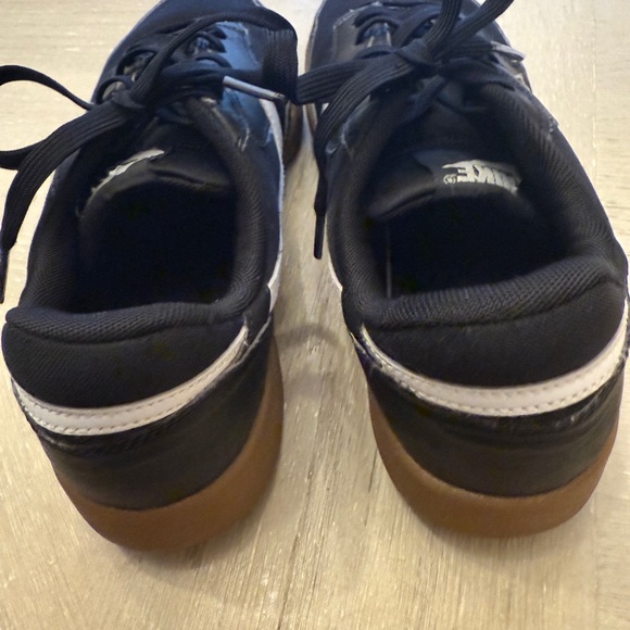 Nike Big Kids Black and White Sneakers with Brown Sole Terra Manta - Picture 5 of 8